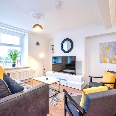 Casa One Hundred - A Beautiful 4 Bed House On The Beach Front 斯旺西 外观 照片