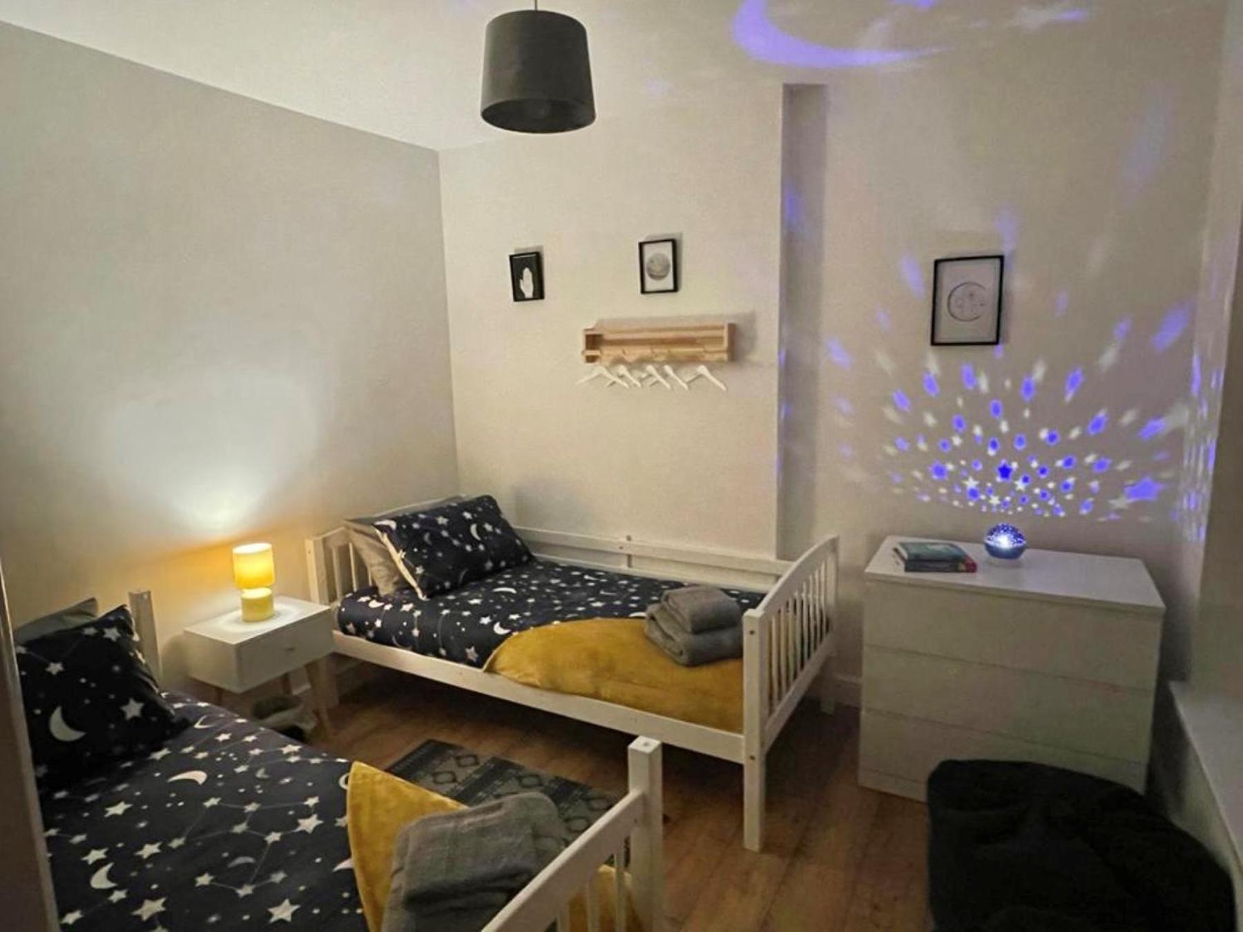 Casa One Hundred - A Beautiful 4 Bed House On The Beach Front 斯旺西 外观 照片