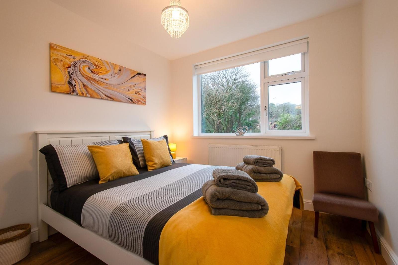 Casa One Hundred - A Beautiful 4 Bed House On The Beach Front 斯旺西 外观 照片