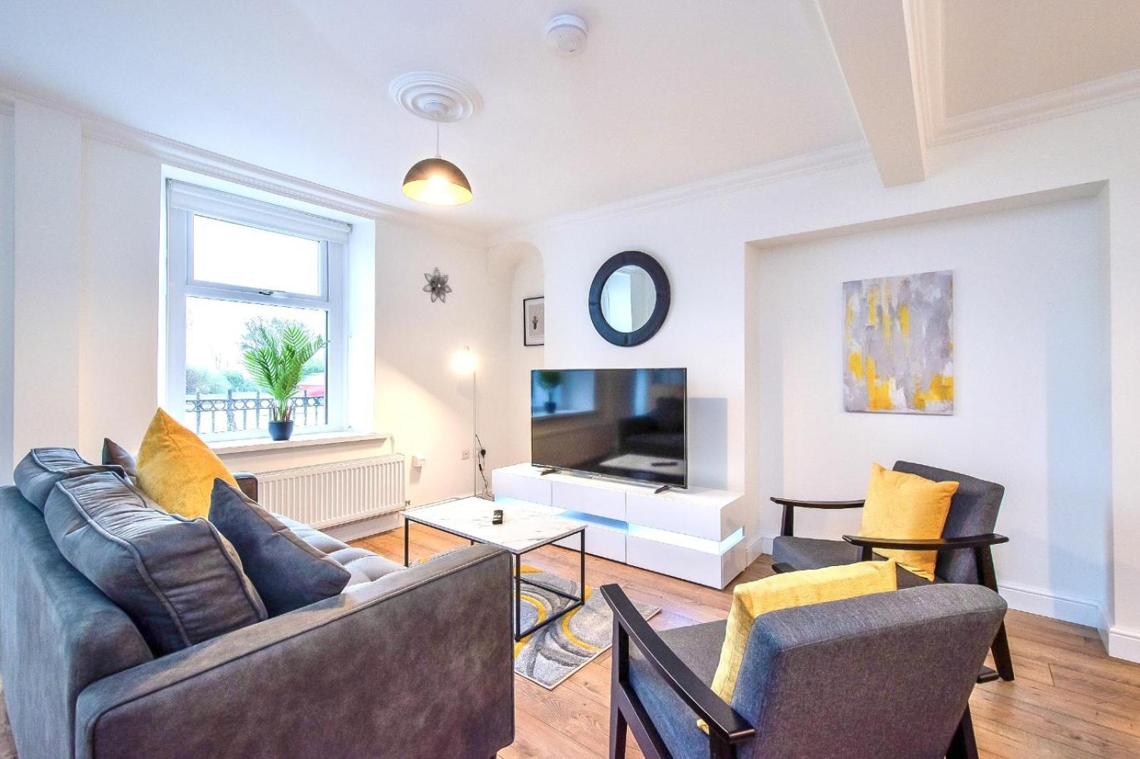 Casa One Hundred - A Beautiful 4 Bed House On The Beach Front 斯旺西 外观 照片